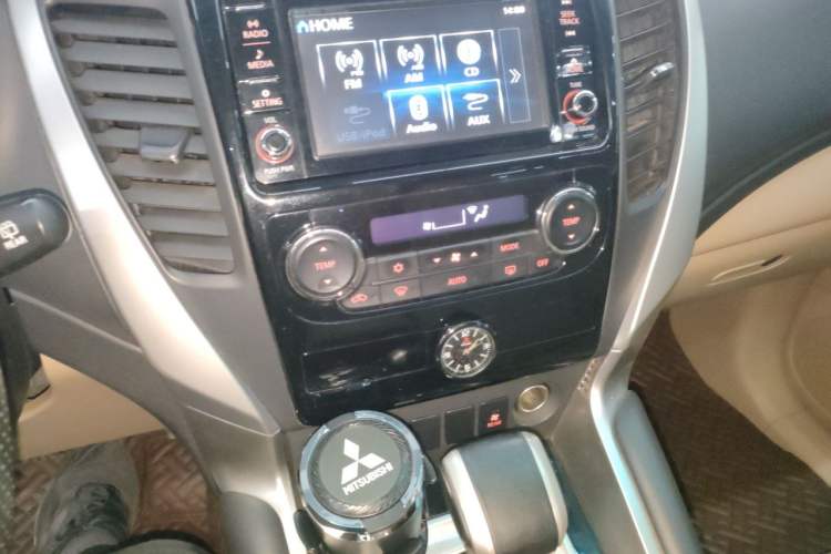 Used Mitsubishi Pajero Sport  Audio And AC Panel