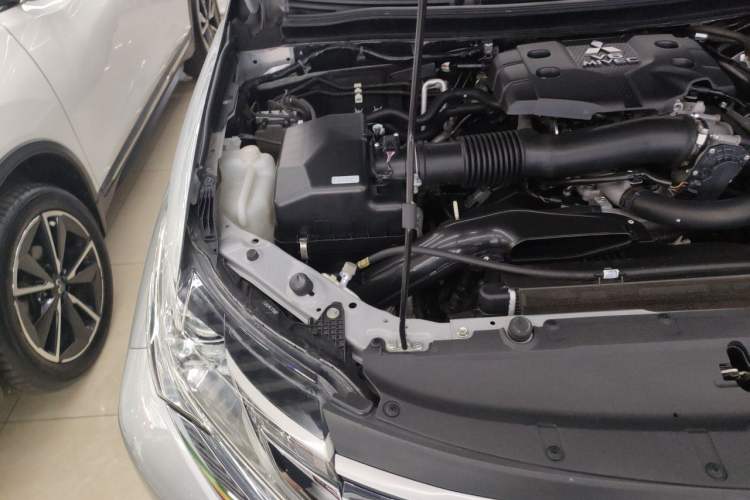 Used Mitsubishi Pajero Sport  Engine Bay Right