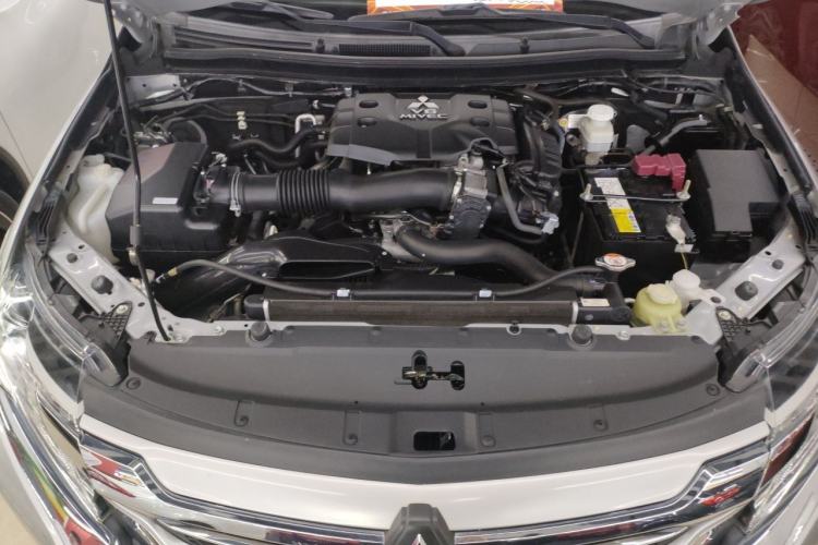 Used Mitsubishi Pajero Sport  Engine Bay