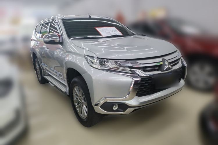 Used Mitsubishi Pajero Sport  Front Right 45 Deg