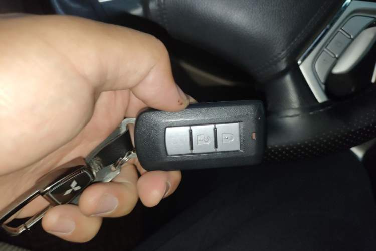 Used Mitsubishi Pajero Sport  Vehicle Key