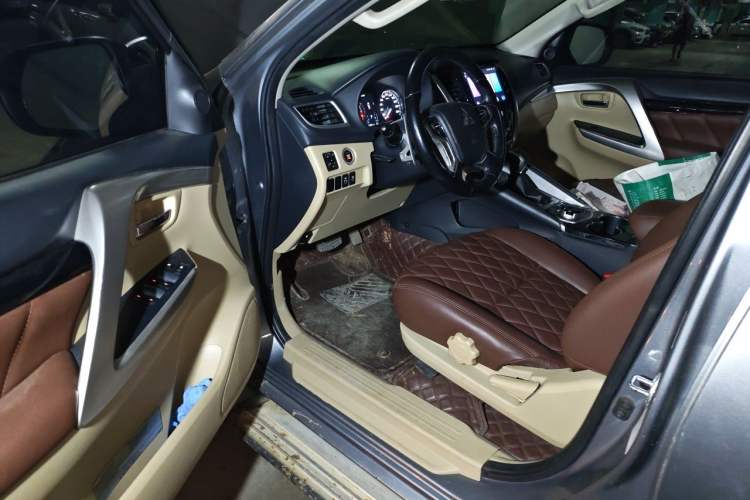 Used Mitsubishi Pajero Sport  Driver Seat