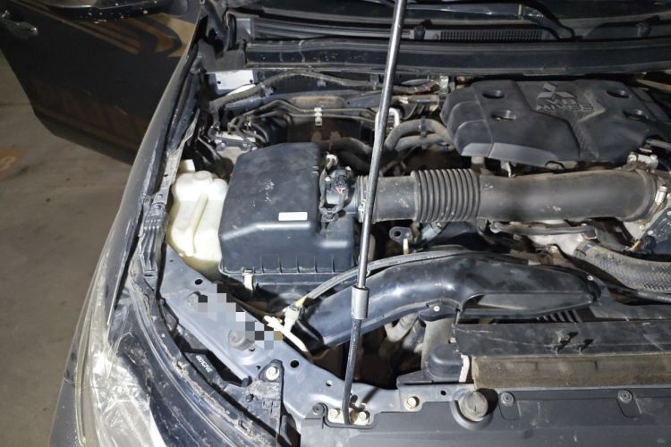 Used Mitsubishi Pajero Sport  Engine Bay Right