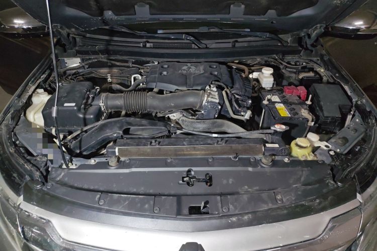 Used Mitsubishi Pajero Sport  Engine Bay