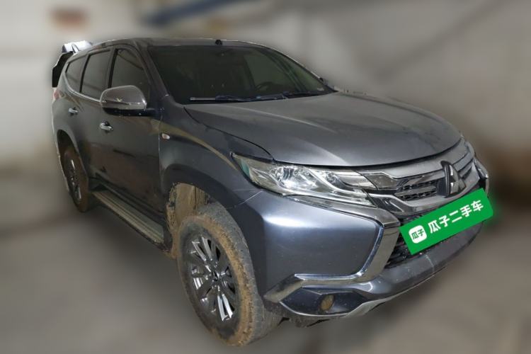 Used Mitsubishi Pajero Sport  Front Right 45 Deg