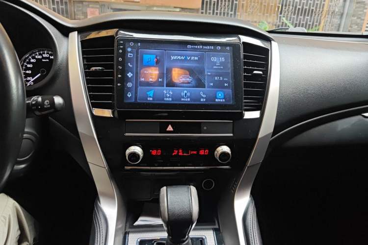 Used Mitsubishi Pajero Sport  Audio And AC Panel