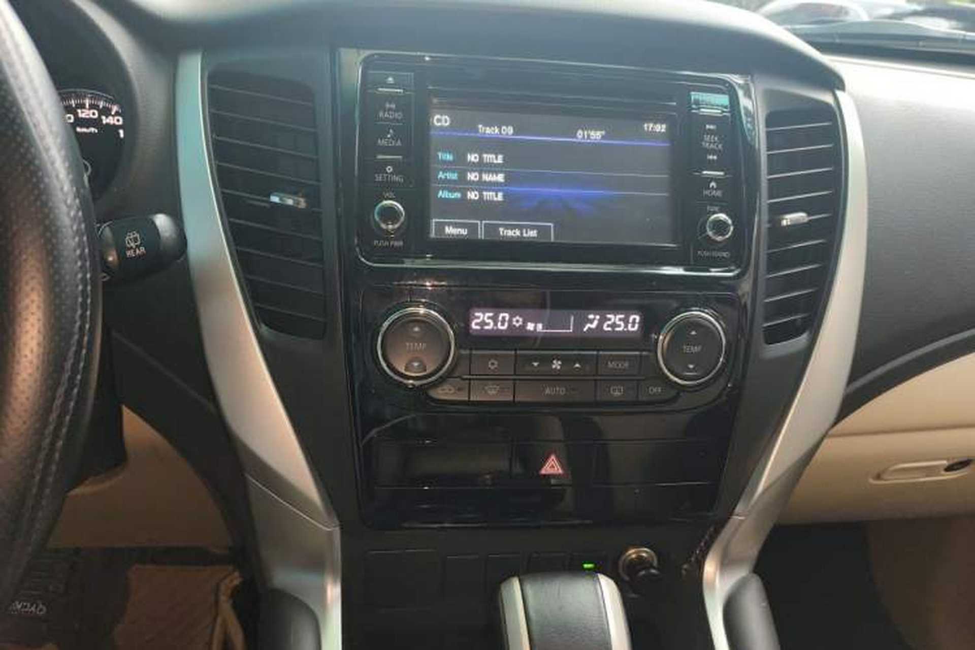 Used Mitsubishi Pajero Sport 2019 3.0L Standard Edition Audio And AC Panel