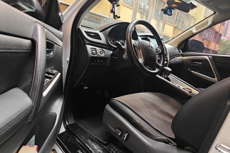Used Mitsubishi Pajero Sport  Driver Seat