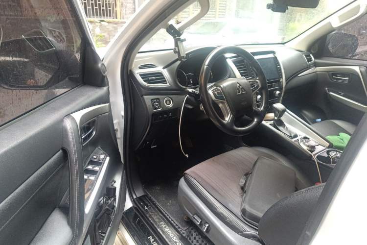 Used Mitsubishi Pajero Sport  Driver Seat
