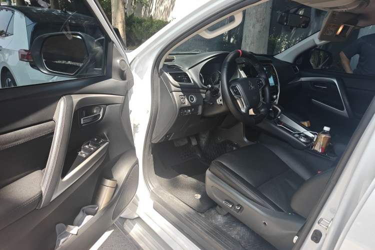 Used Mitsubishi Pajero Sport  Driver Seat