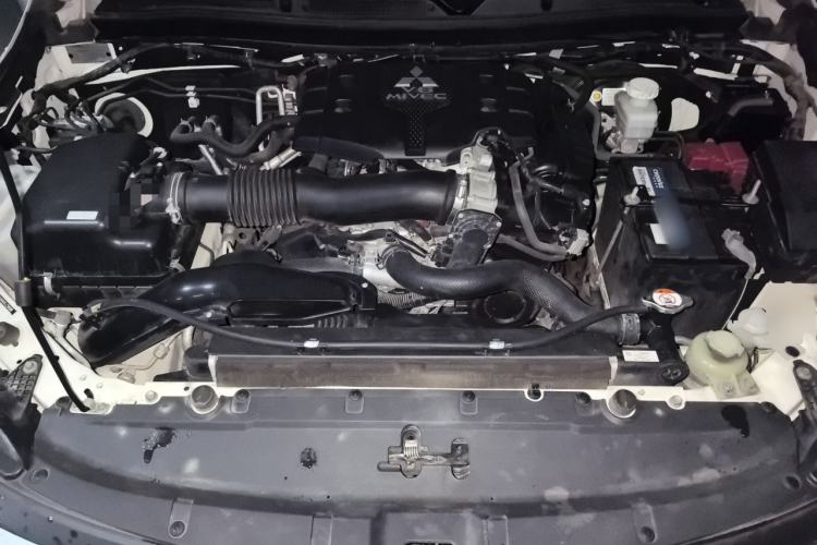 Used Mitsubishi Pajero Sport  Engine Bay