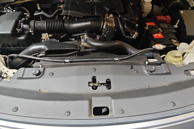 Used Mitsubishi Pajero Sport  Engine Bay