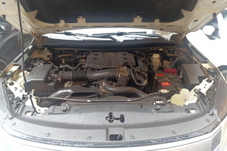 Used Mitsubishi Pajero Sport  Engine Bay