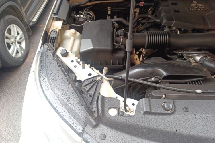 Used Mitsubishi Pajero Sport  Engine Bay Right