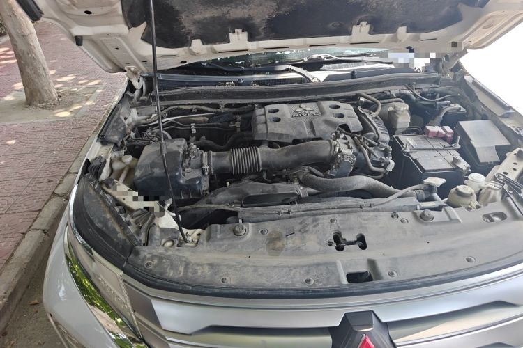 Used Mitsubishi Pajero Sport  Engine Bay Right