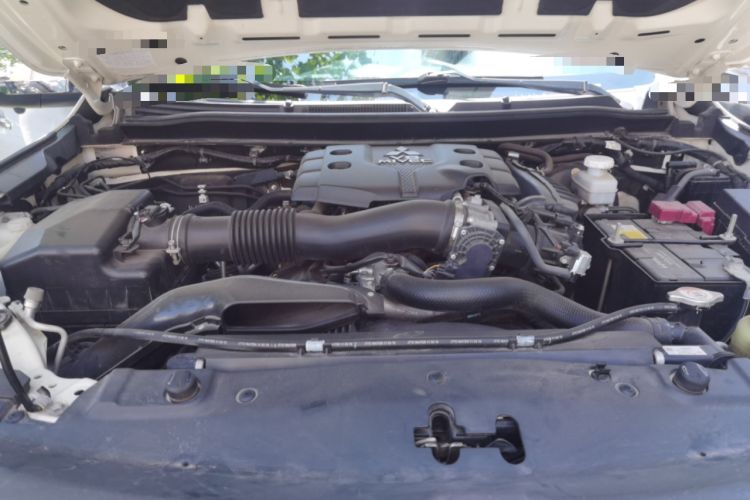 Used Mitsubishi Pajero Sport  Engine Bay
