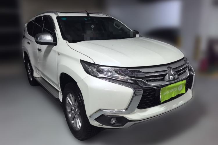 Used Mitsubishi Pajero Sport  Front Right 45 Deg