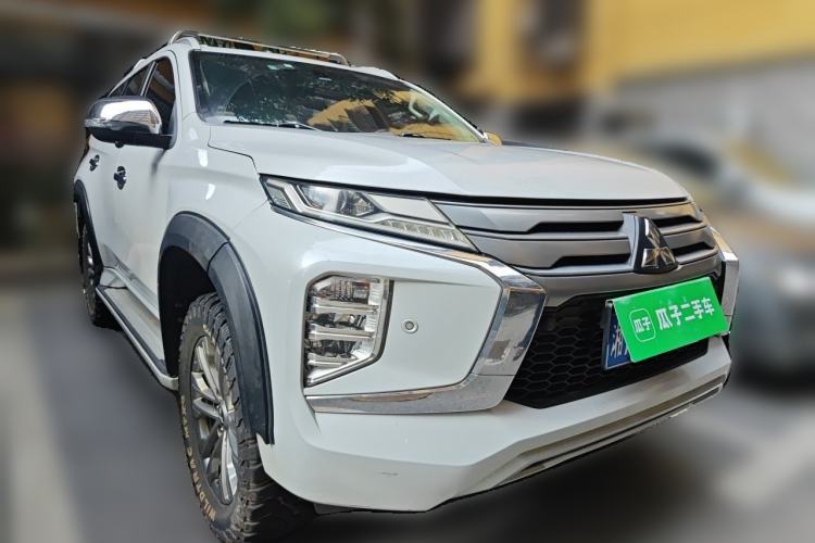 Used Mitsubishi Pajero Sport  Front Right 45 Deg