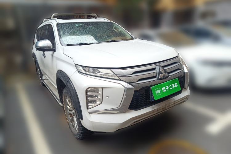 Used Mitsubishi Pajero Sport  Front Right 45 Deg