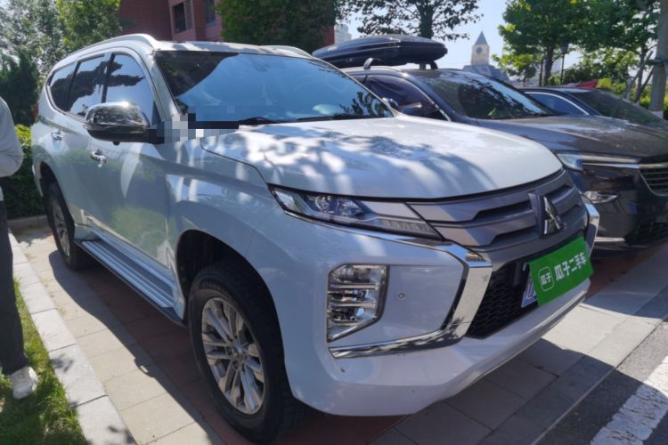 Used Mitsubishi Pajero Sport  Front Right 45 Deg
