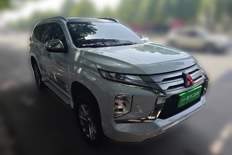 Used Mitsubishi Pajero Sport  Front Right 45 Deg