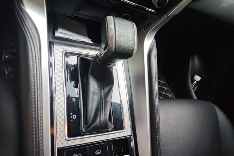 Used Mitsubishi Pajero Sport  Gear Lever