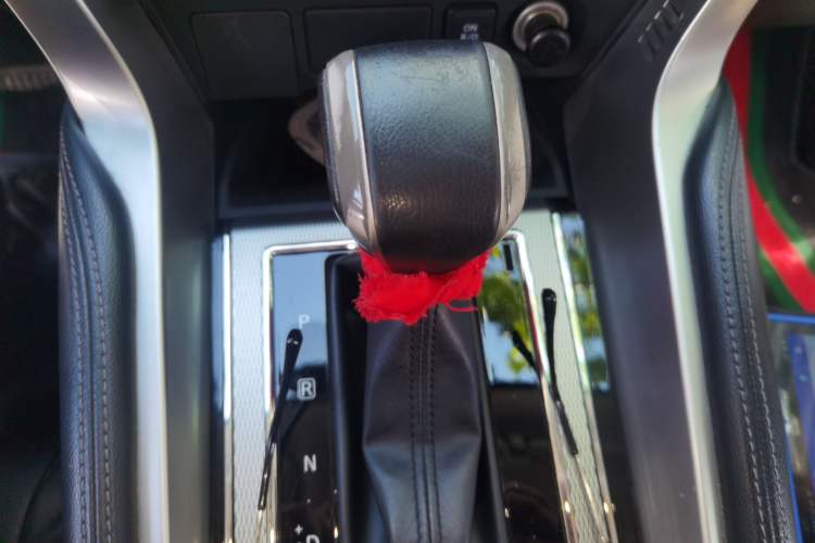 Used Mitsubishi Pajero Sport  Gear Lever