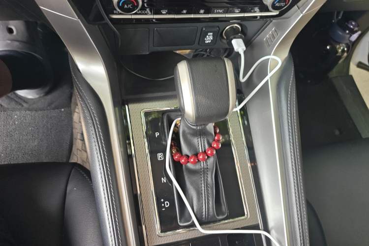 Used Mitsubishi Pajero Sport  Gear Lever