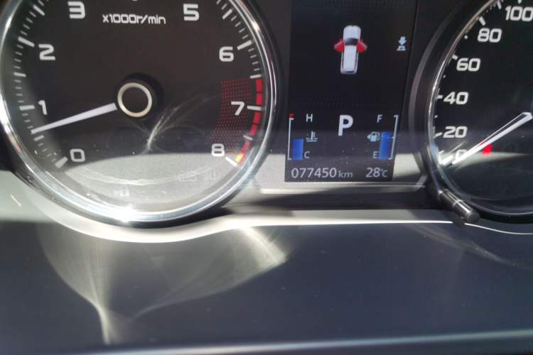 Used Mitsubishi Pajero Sport  Odometer Close Up
