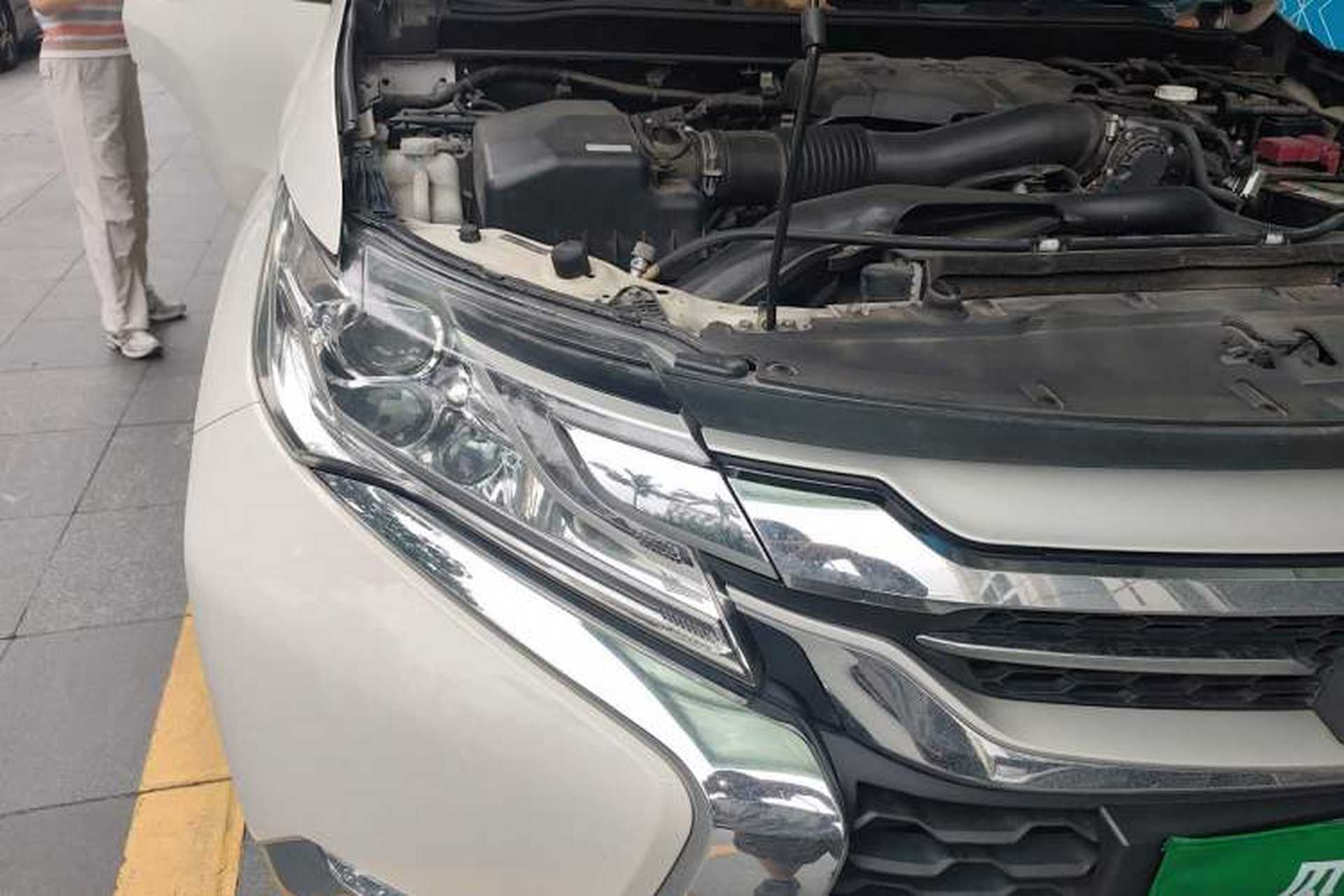 Used Mitsubishi Pajero Sport 2019 3.0L Standard Edition Right Front Headlight