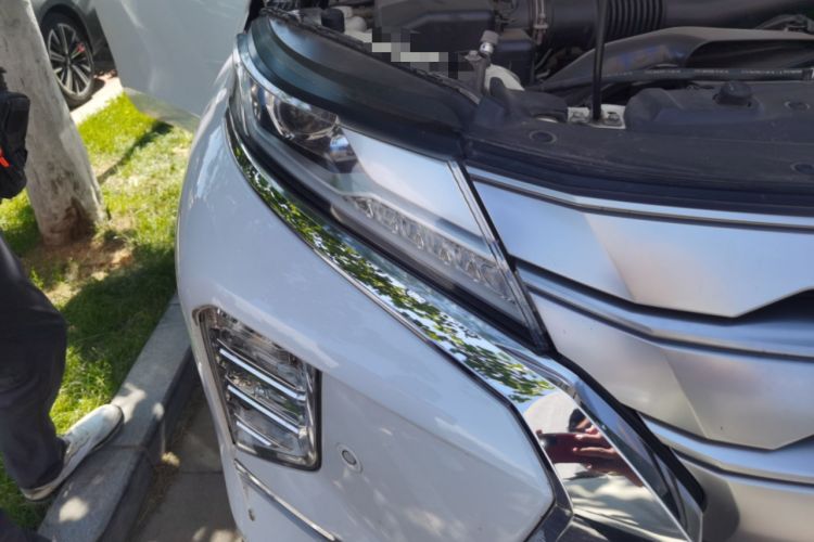 Used Mitsubishi Pajero Sport  Right Front Headlight