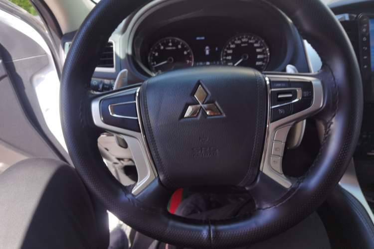 Used Mitsubishi Pajero Sport  Steering Wheel