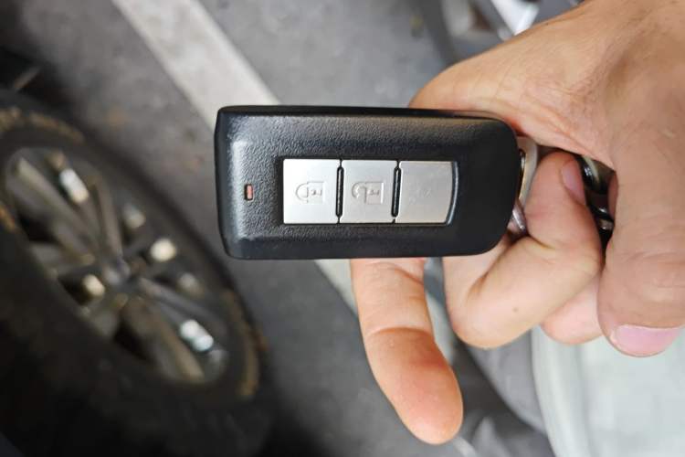 Used Mitsubishi Pajero Sport  Vehicle Key