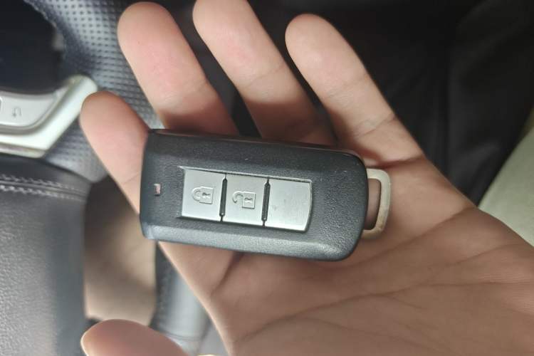 Used Mitsubishi Pajero Sport  Vehicle Key