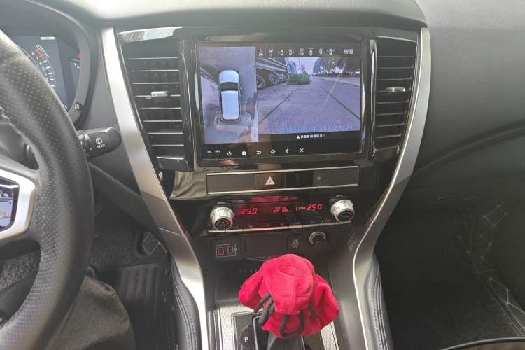 Used Mitsubishi Pajero Sport 2020 3.0L Luxury Edition Audio And AC Panel