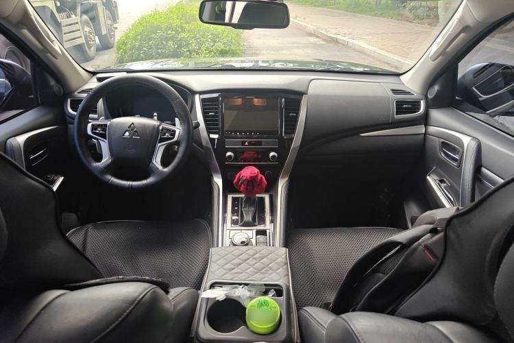 Used Mitsubishi Pajero Sport 2020 3.0L Luxury Edition Center Console