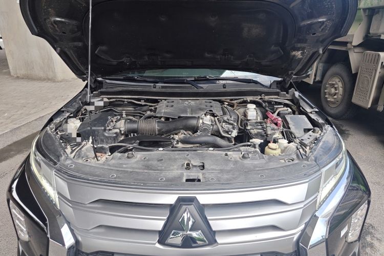 Used Mitsubishi Pajero Sport 2020 3.0L Luxury Edition Engine Bay