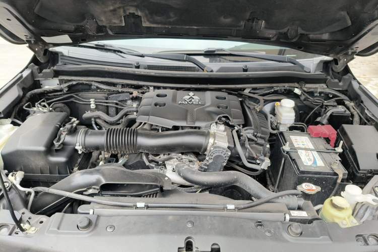 Used Mitsubishi Pajero Sport 2020 3.0L Luxury Edition Engine Bay