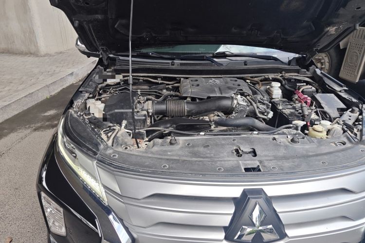 Used Mitsubishi Pajero Sport 2020 3.0L Luxury Edition Engine Bay Right