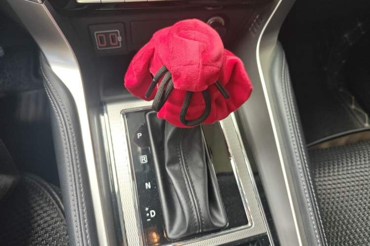 Used Mitsubishi Pajero Sport 2020 3.0L Luxury Edition Gear Lever