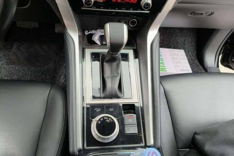 Used Mitsubishi Pajero Sport 2020 3.0L Luxury Edition Gear Lever