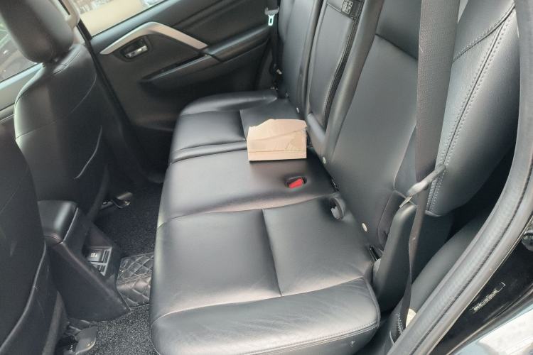 Used Mitsubishi Pajero Sport 2020 3.0L Luxury Edition Interior 4