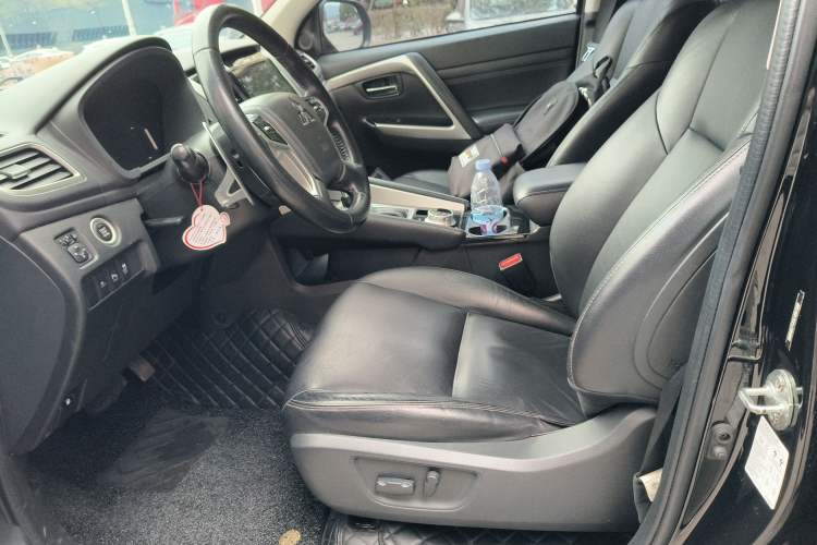 Used Mitsubishi Pajero Sport 2020 3.0L Luxury Edition Left Front Seat