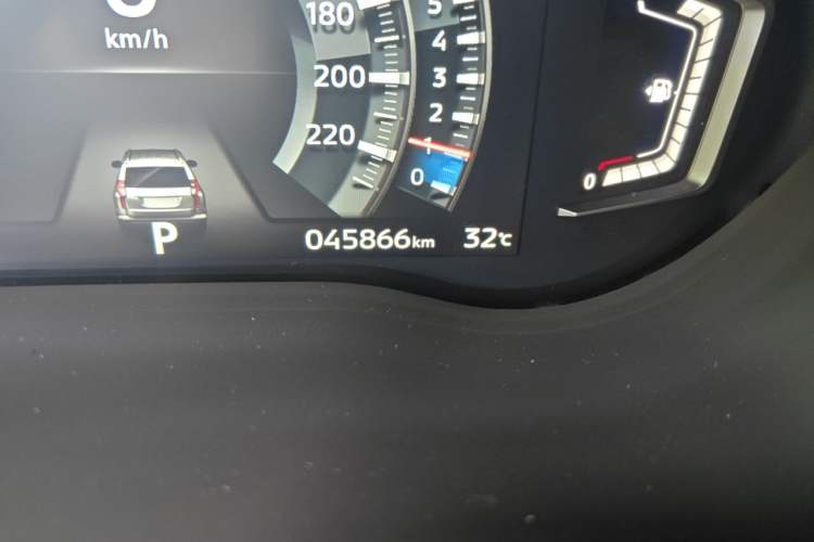 Used Mitsubishi Pajero Sport 2020 3.0L Luxury Edition Odometer Close Up