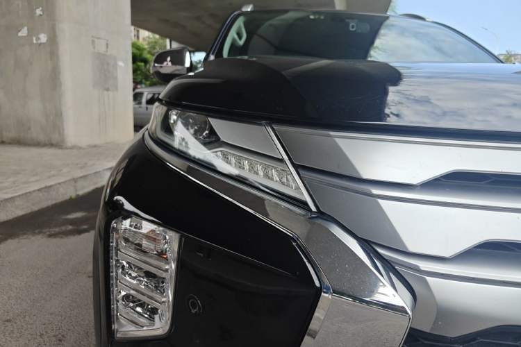 Used Mitsubishi Pajero Sport 2020 3.0L Luxury Edition Right Front Headlight