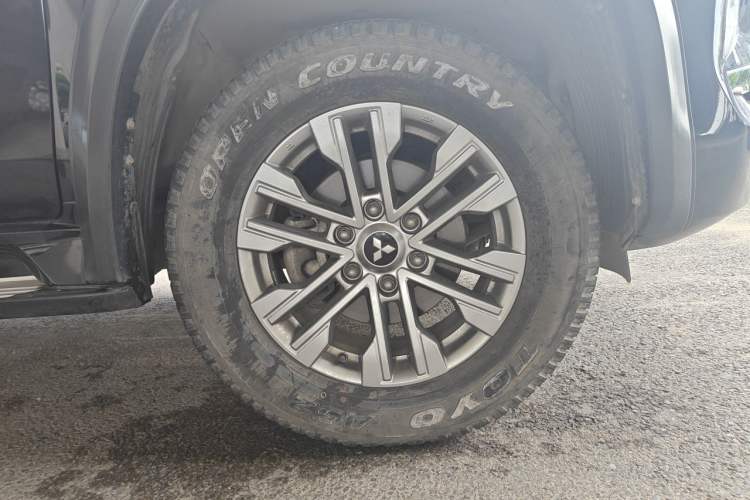 Used Mitsubishi Pajero Sport 2020 3.0L Luxury Edition Right Front Wheel Hub