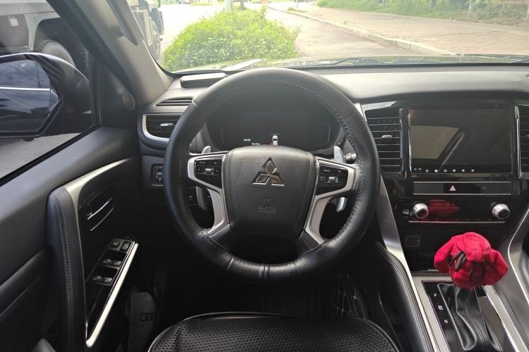 Used Mitsubishi Pajero Sport 2020 3.0L Luxury Edition Steering Wheel