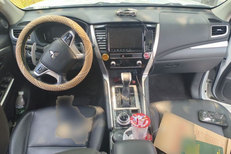 Used Mitsubishi Pajero Sport 2020 3.0L Luxury Edition Center Console