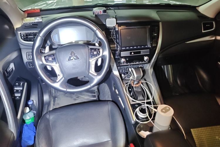 Used Mitsubishi Pajero Sport 2020 3.0L Luxury Edition Center Console