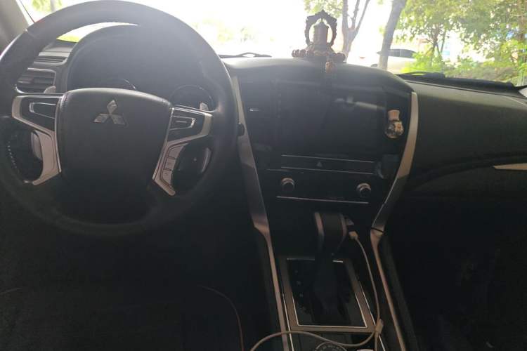 Used Mitsubishi Pajero Sport 2020 3.0L Executive Edition Center Console